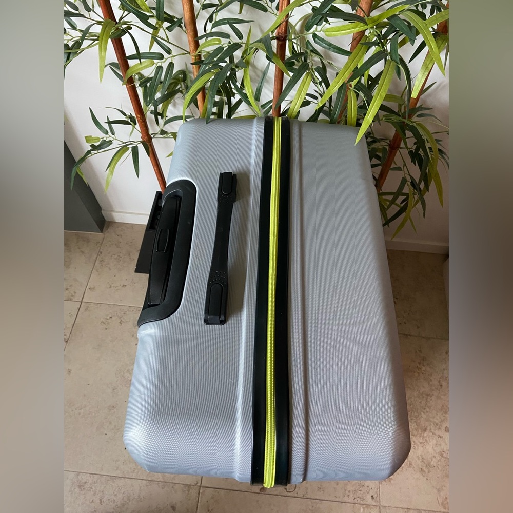 Spinner Luggage - Picture 5 of 12
